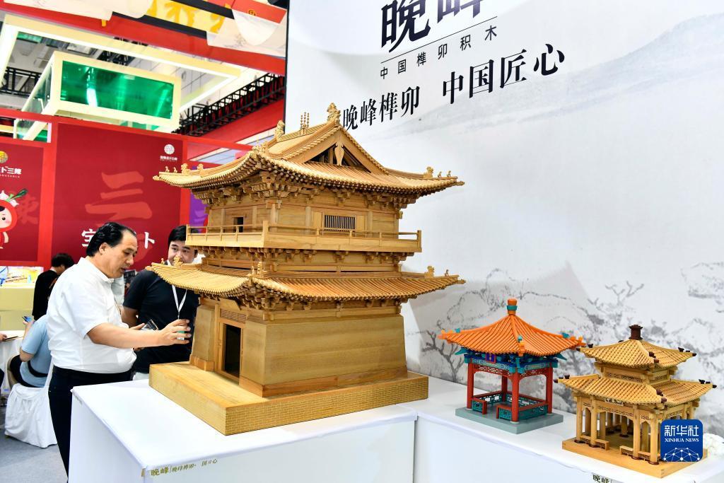 伯爵棋牌平台